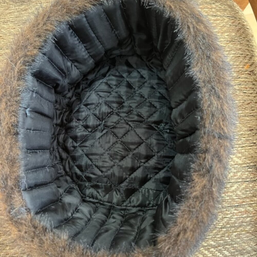 Traditional Fur Hat - Picture 3 of 4